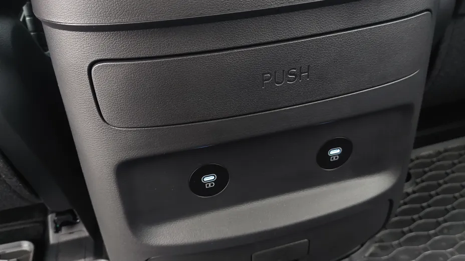 HYUNDAI Staria Staria 1.6 T-GDI HEV Luxury aut Nowy