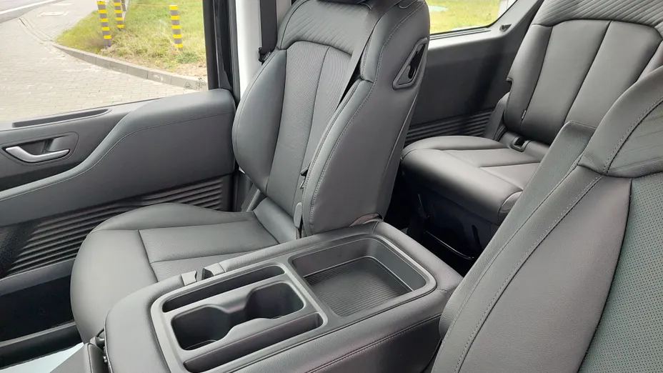 HYUNDAI Staria Staria 1.6 T-GDI HEV Smart VIP aut Nowy