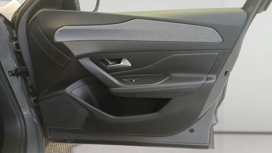 PEUGEOT 408 -