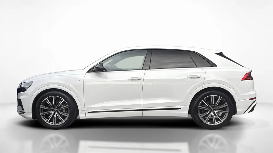 AUDI Q8 -