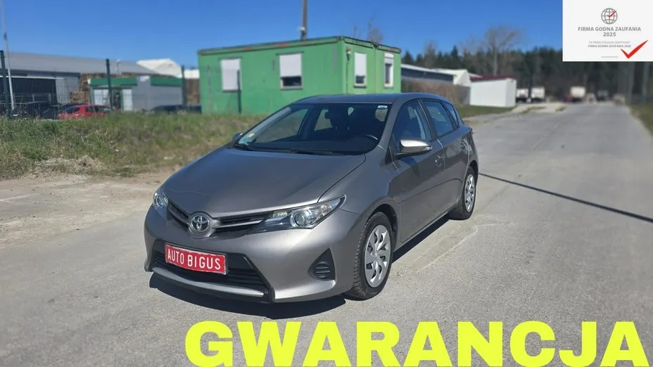 TOYOTA Auris -