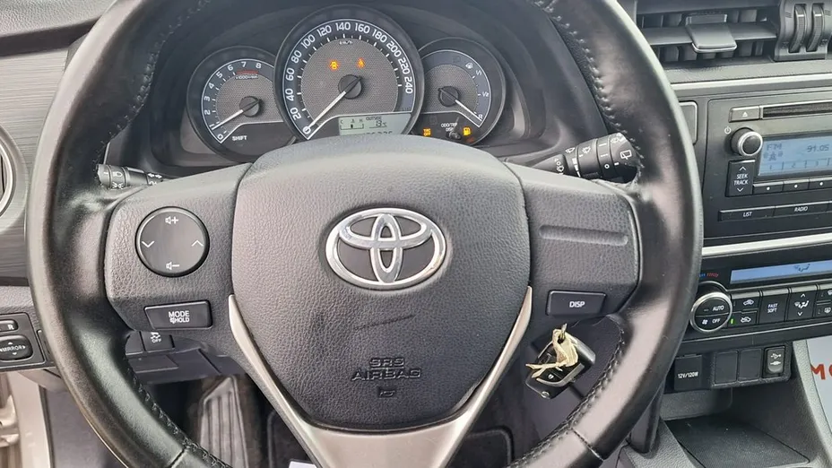 TOYOTA Auris -