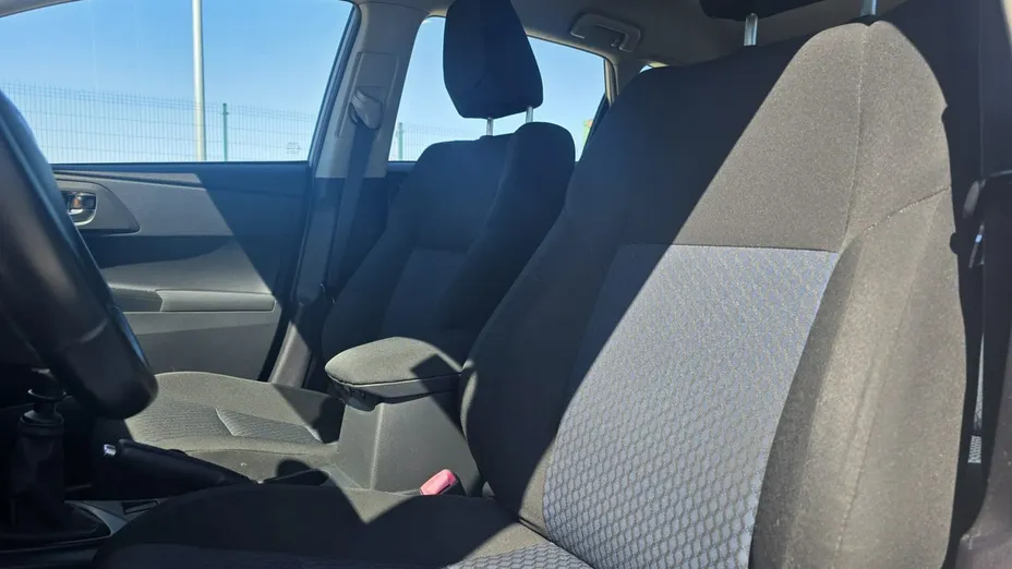 TOYOTA Auris -
