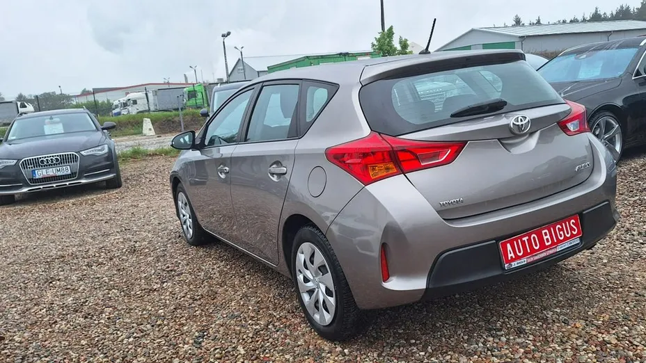 TOYOTA Auris -
