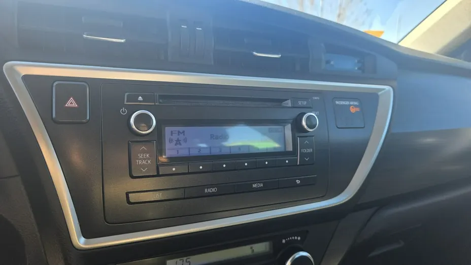 TOYOTA Auris -