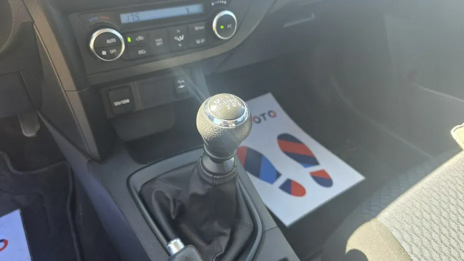 TOYOTA Auris -