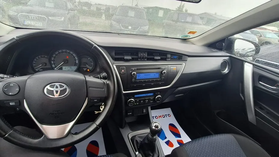 TOYOTA Auris -