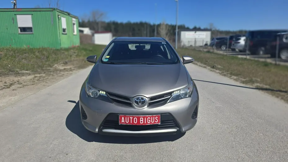 TOYOTA Auris -