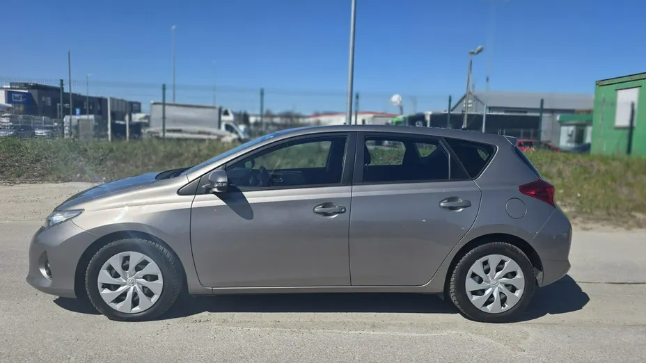 TOYOTA Auris -
