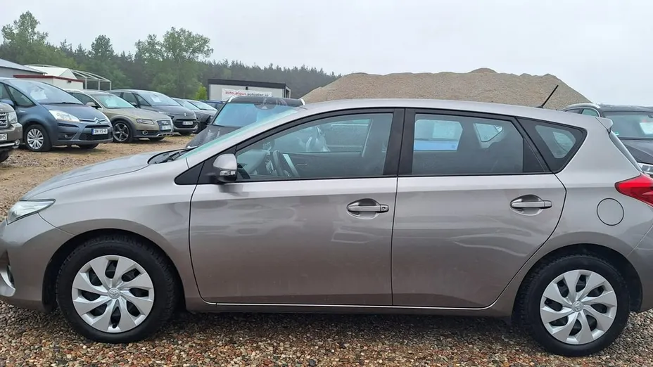 TOYOTA Auris -