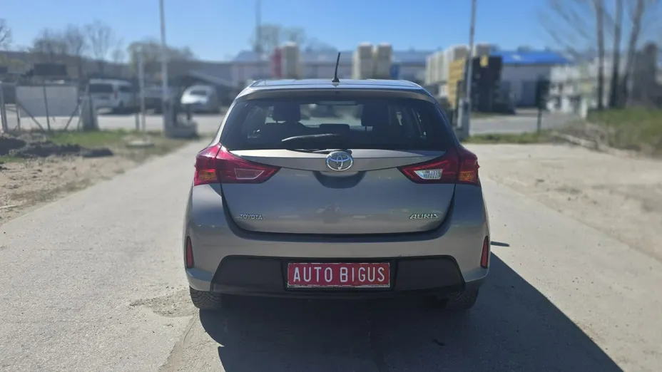 TOYOTA Auris -