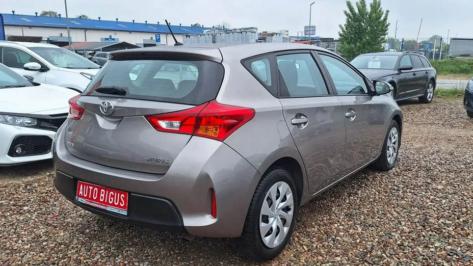 TOYOTA Auris -