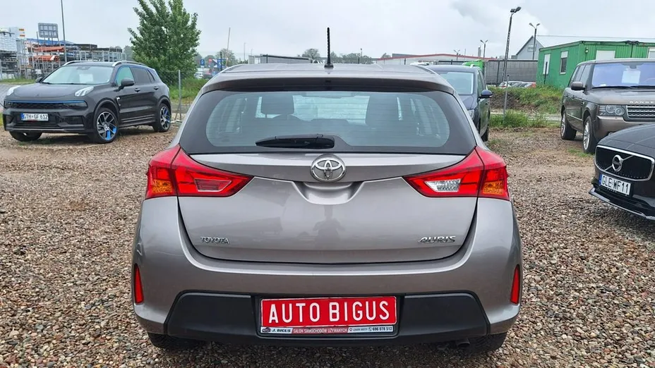 TOYOTA Auris -