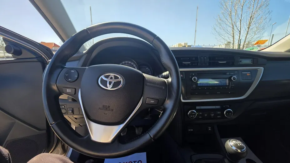 TOYOTA Auris -
