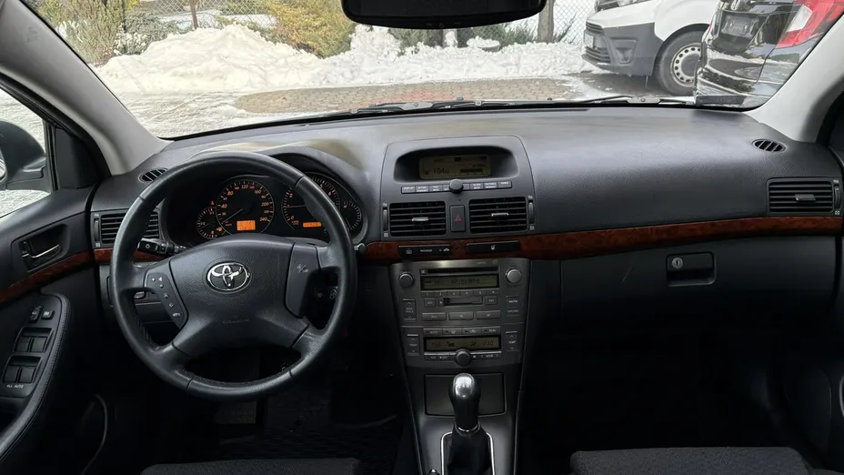 TOYOTA Avensis -