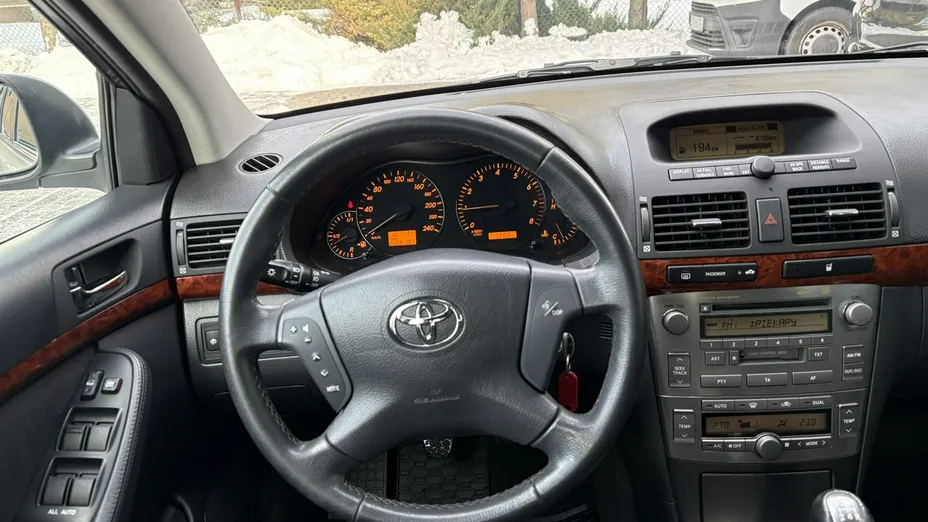 TOYOTA Avensis -