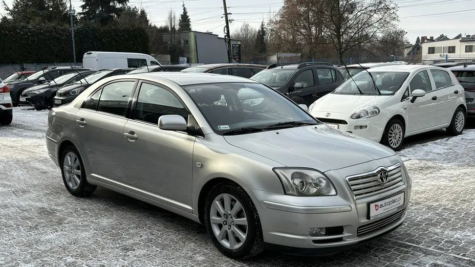 TOYOTA Avensis -