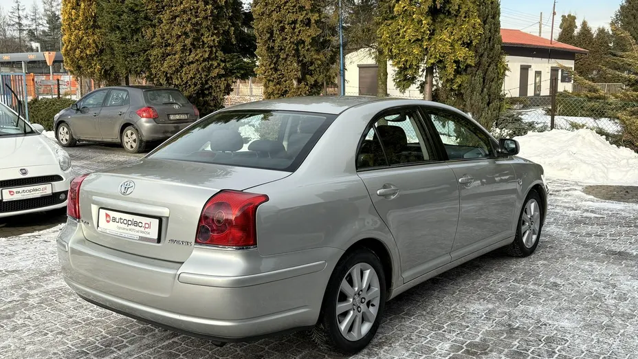 TOYOTA Avensis -
