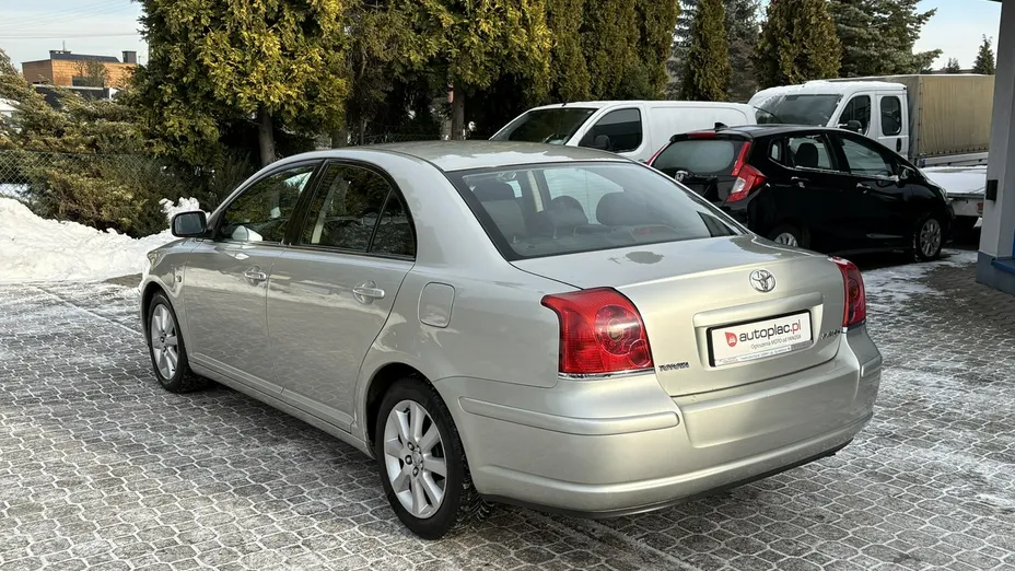 TOYOTA Avensis -