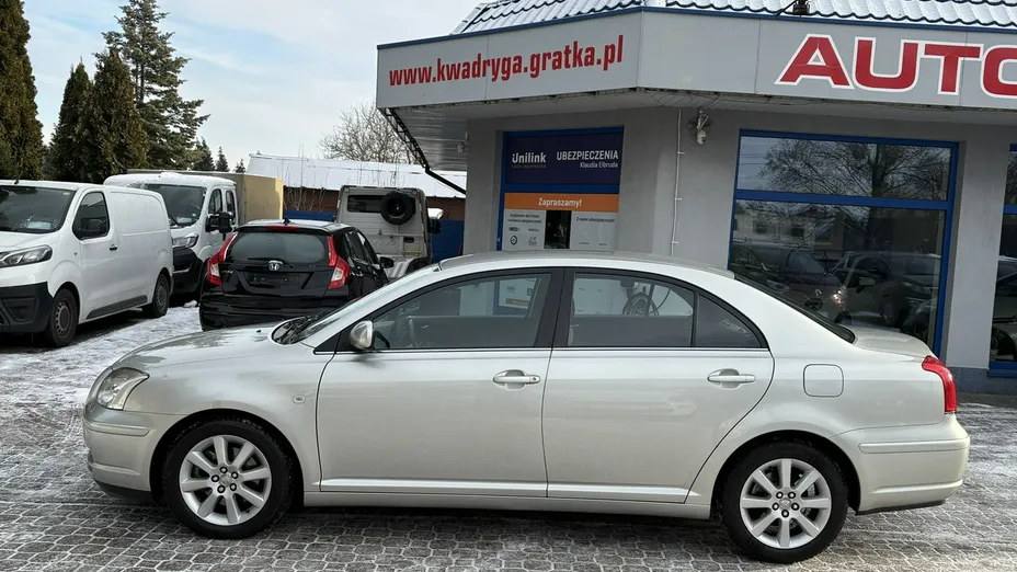 TOYOTA Avensis -