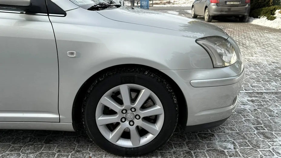 TOYOTA Avensis -