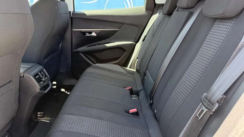 PEUGEOT 3008 -