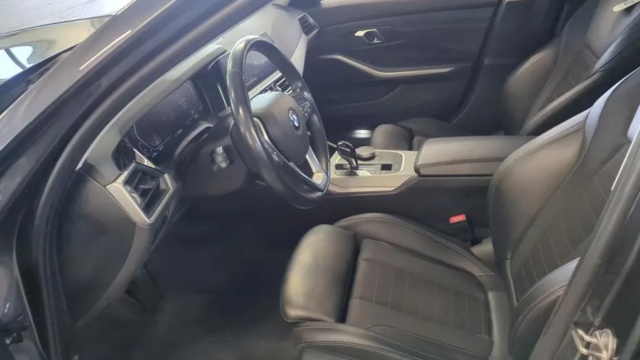 BMW Seria 3 318i Sport Line aut