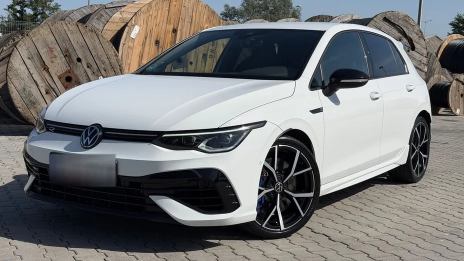 VOLKSWAGEN Golf -
