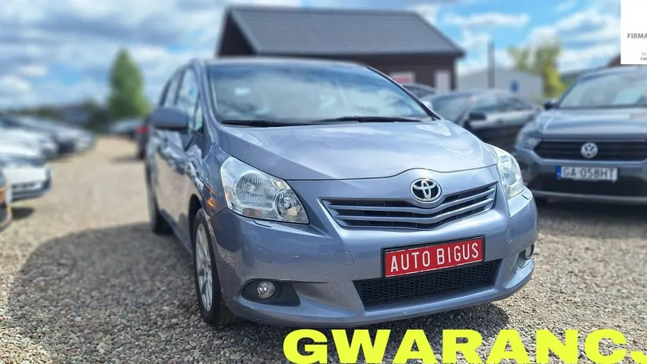 TOYOTA Verso -