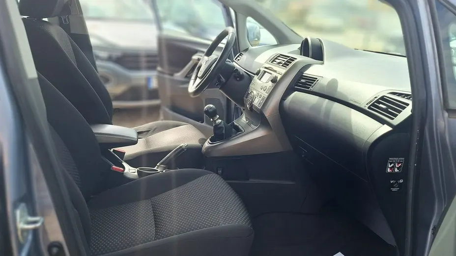 TOYOTA Verso -