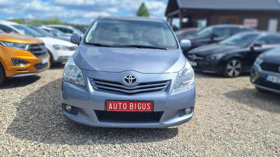 TOYOTA Verso -