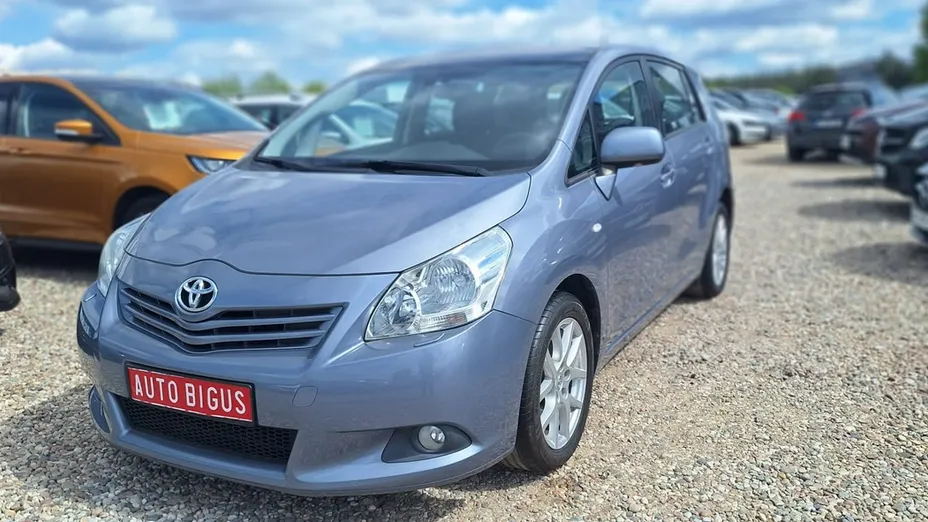 TOYOTA Verso -