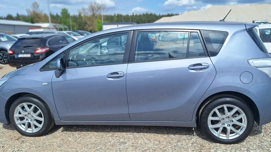 TOYOTA Verso -