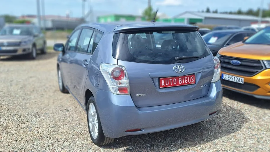 TOYOTA Verso -