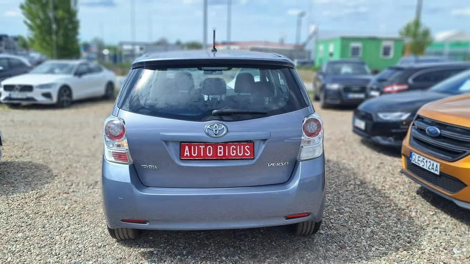 TOYOTA Verso -