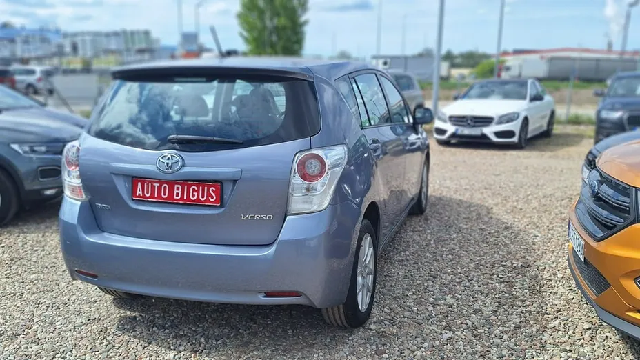 TOYOTA Verso -