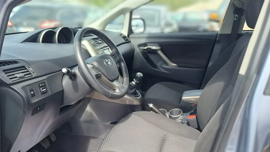 TOYOTA Verso -