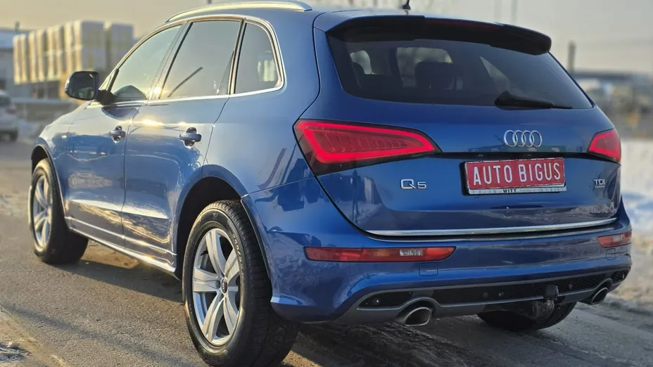 AUDI Q5 -