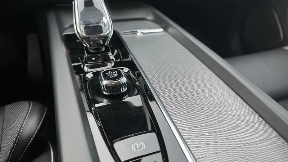 VOLVO XC60 XC60 B4 B Plus Dark aut