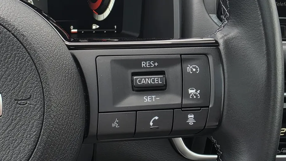 NISSAN Qashqai Qashqai 1.3 DIG-T N-Connecta