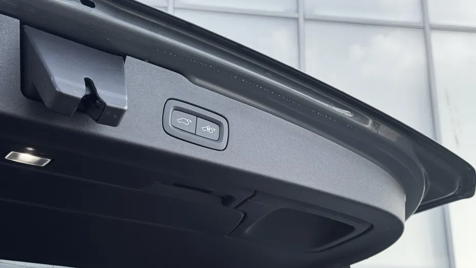VOLVO V60 V60 T6 AWD Plug-In Hybrid Plus Dark aut
