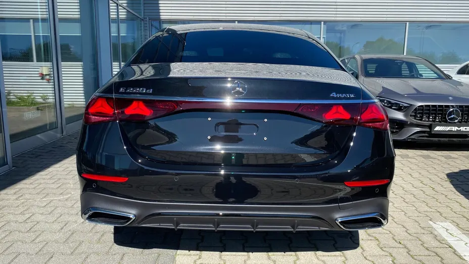 MERCEDES-BENZ E Klasa E 220 d mHEV 4-Matic AMG 9G-Tronic