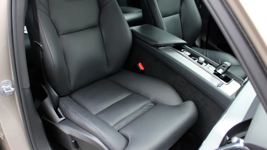 VOLVO XC60 XC60 B4 D AWD Plus Dark aut