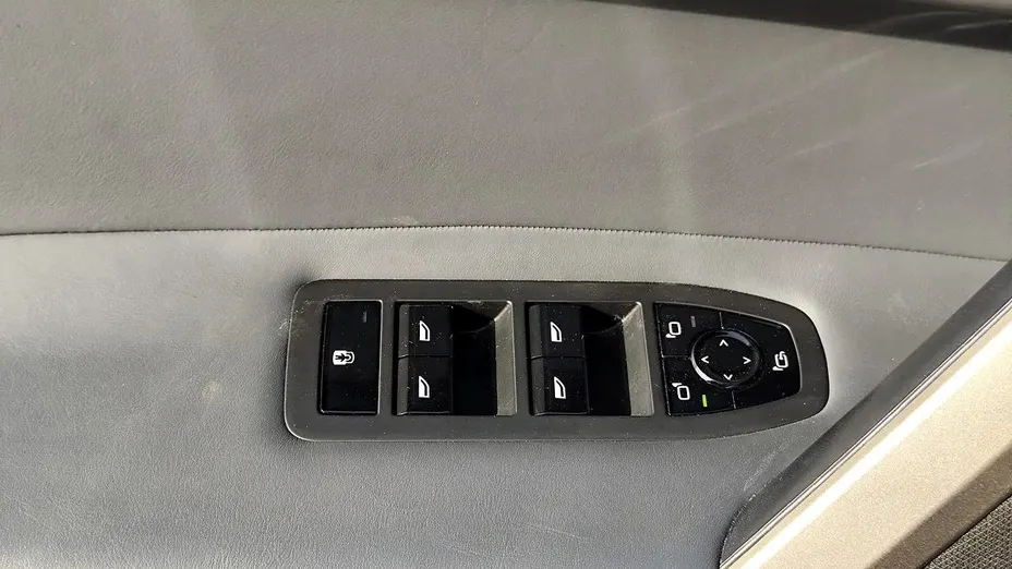 BMW iX iX xDrive40 76.6kWh Signature