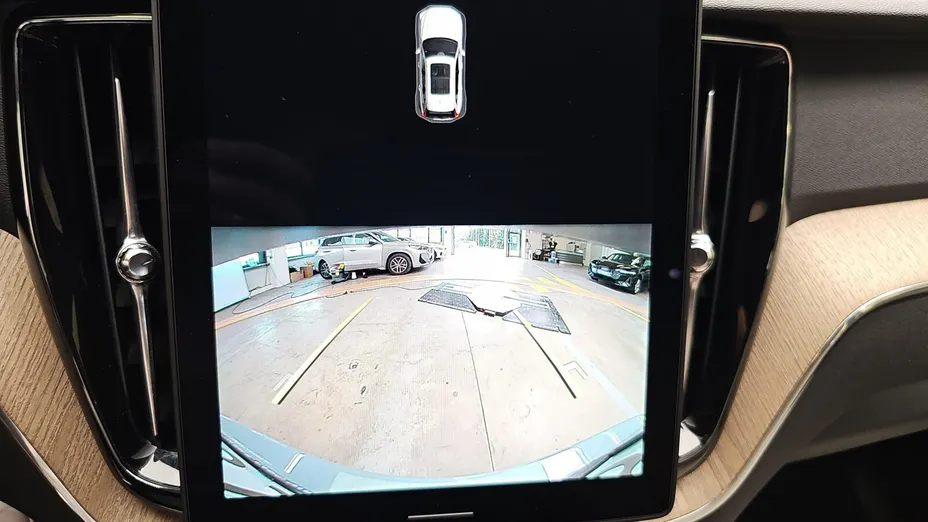 VOLVO XC60 XC60 B5 B AWD Plus Dark aut