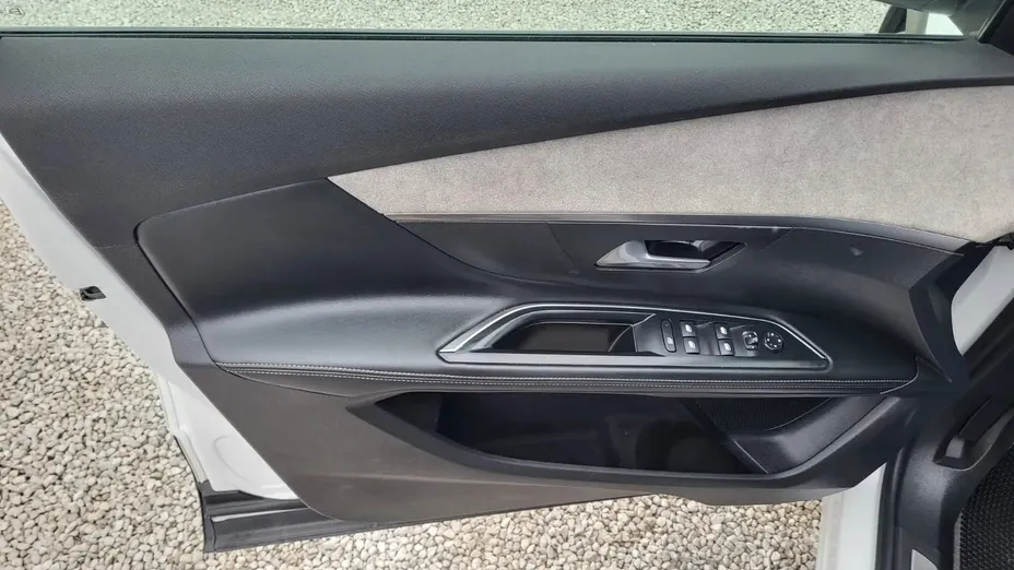 PEUGEOT 3008 -