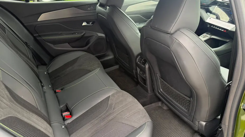 PEUGEOT 408 408 1.6 Plug-in Hybrid 240 GT Exclusive e-DCS7 Nowy