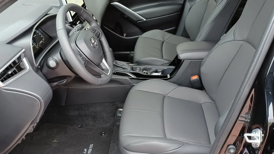 TOYOTA Corolla Cross Corolla Cross 2.0 Hybrid Executive Nowy