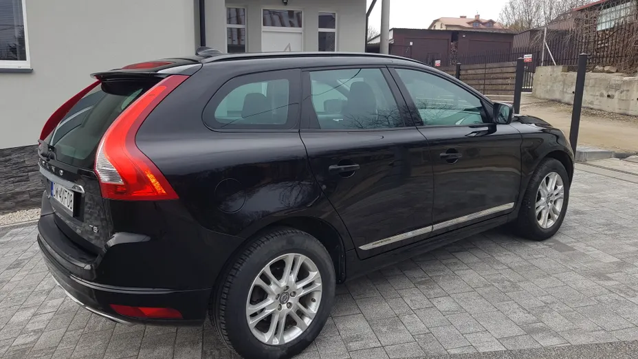 VOLVO XC60 -