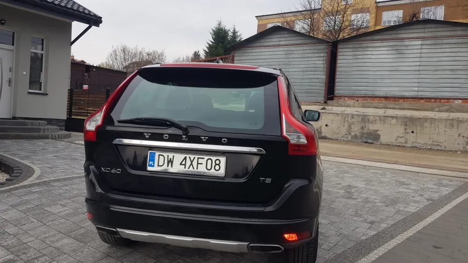 VOLVO XC60 -